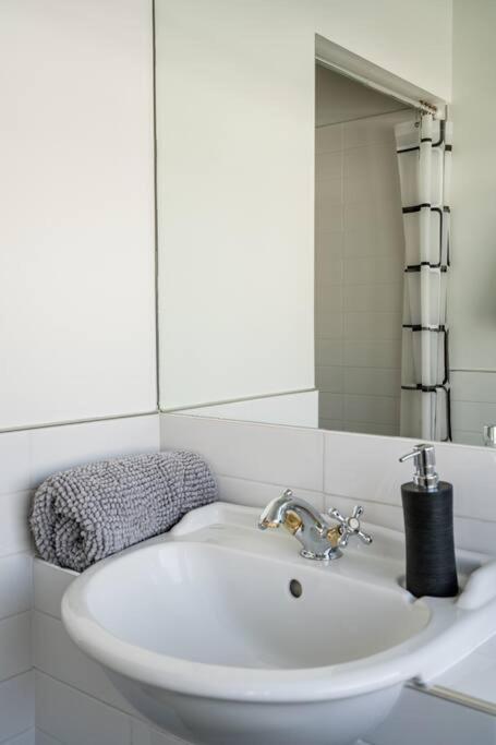 Spacious Penthouse With Spectacular Harbour Views! Auckland Bagian luar foto