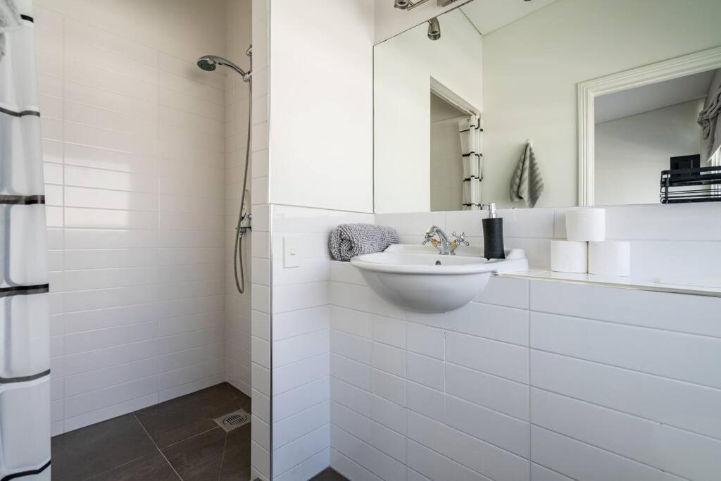 Spacious Penthouse With Spectacular Harbour Views! Auckland Bagian luar foto