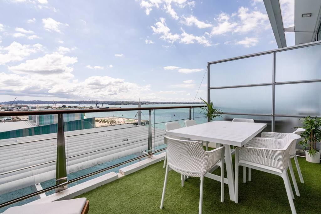 Spacious Penthouse With Spectacular Harbour Views! Auckland Bagian luar foto