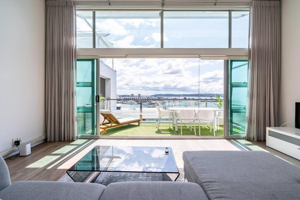 Spacious Penthouse With Spectacular Harbour Views! Auckland Bagian luar foto